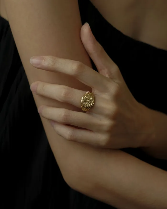MYJN Rings Kaiya Hammered Signet Ring
